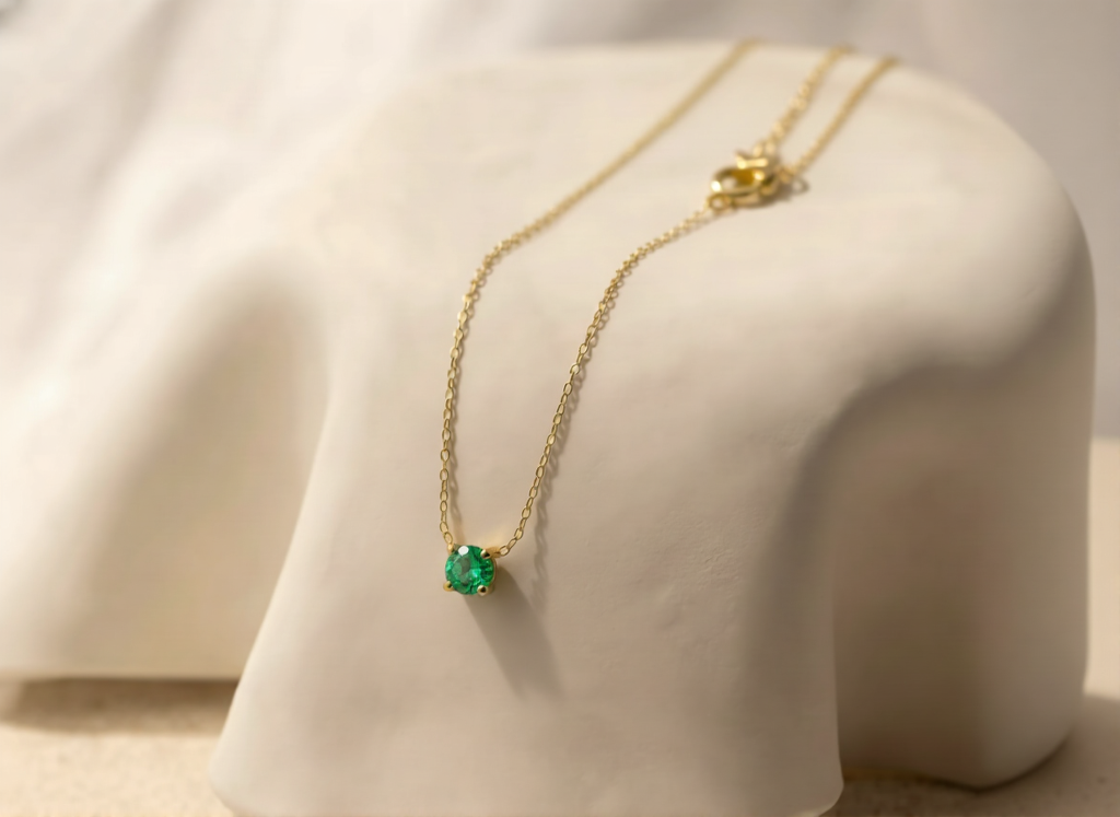 Collier pierres en émeraude