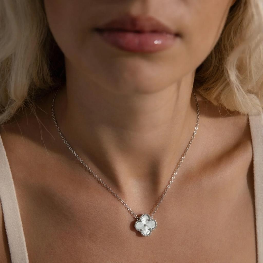 Collier trèfle à quatre feuilles