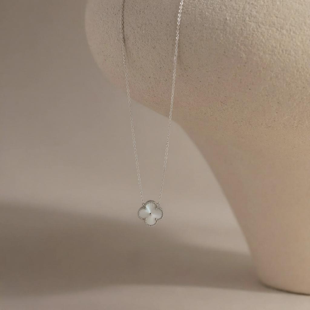 Collier trèfle à quatre feuilles