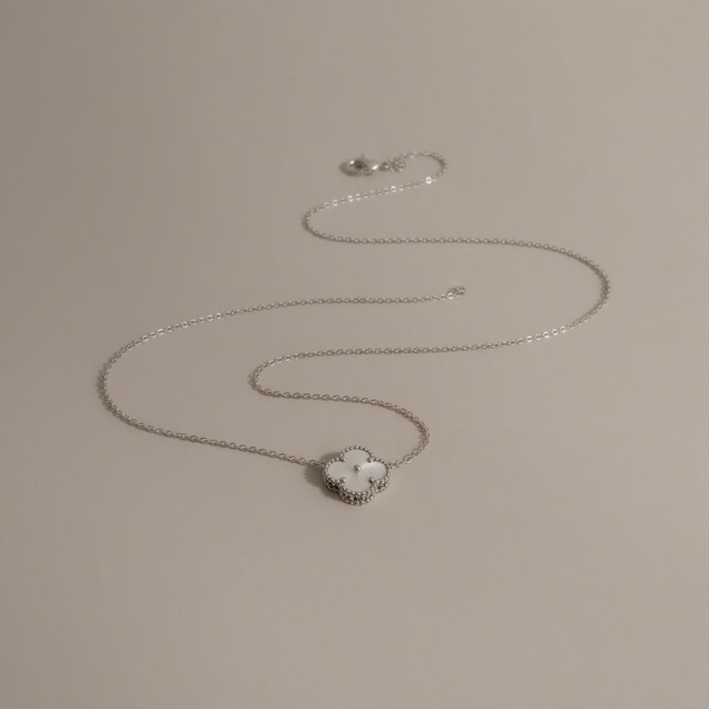 Collier trèfle à quatre feuilles