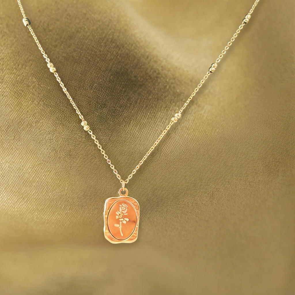 Collier naissance ovale