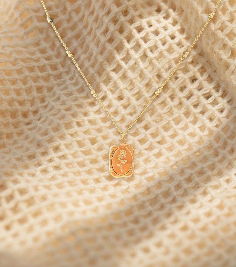 Collier naissance ovale