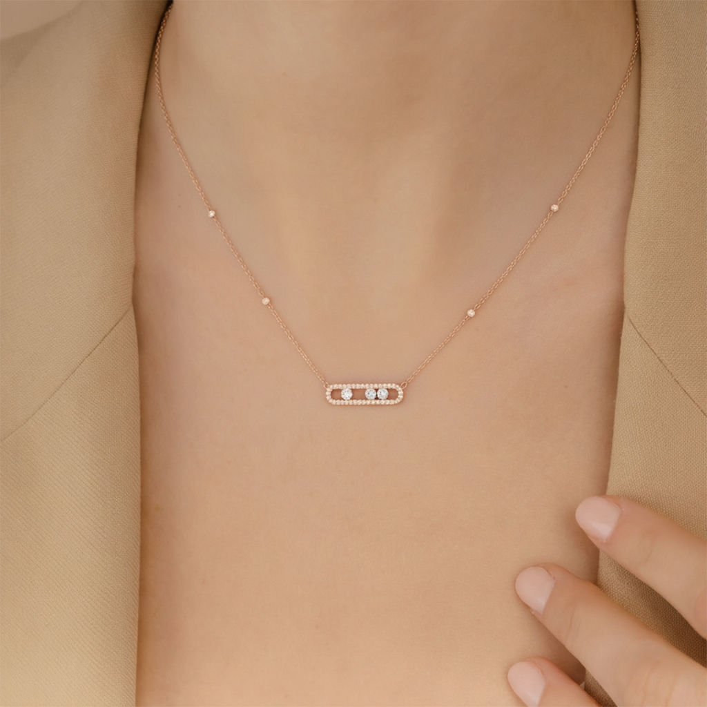Collier pendentif à trois diamants