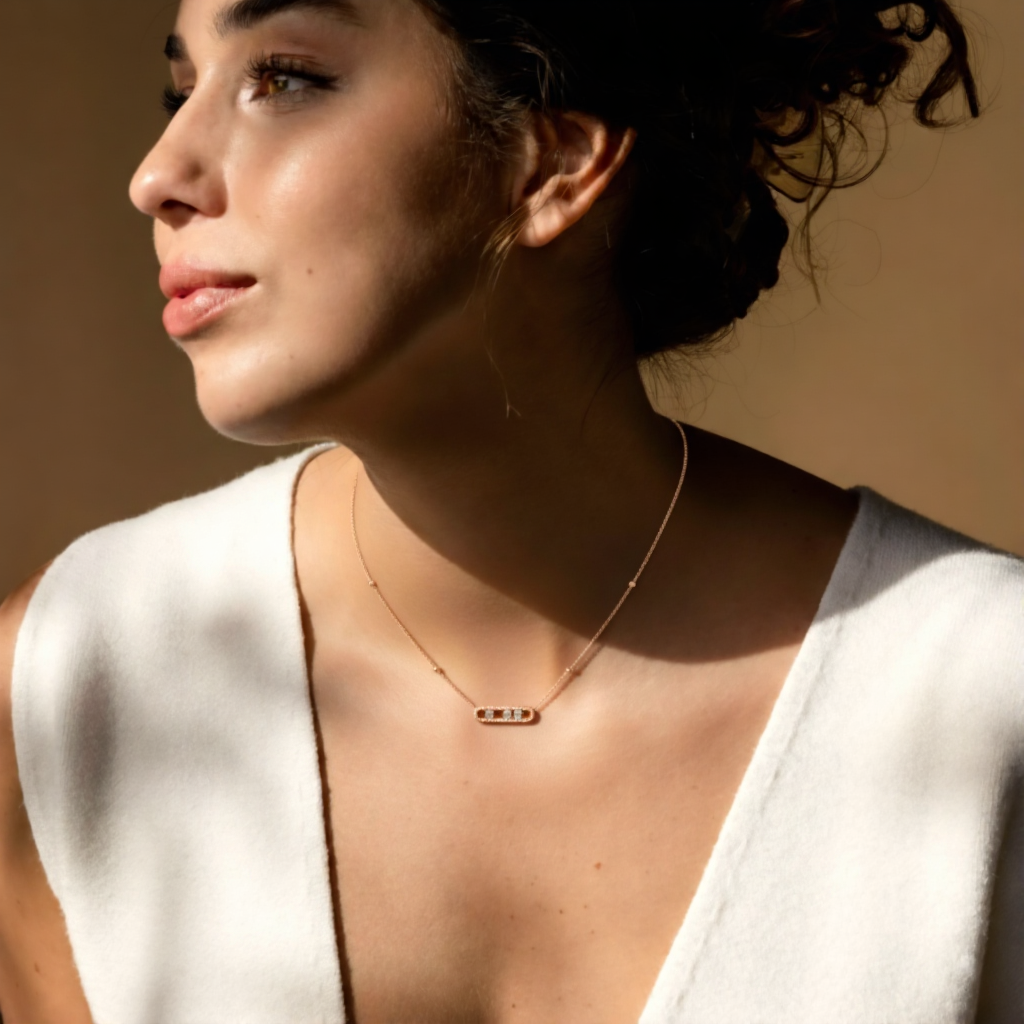 Collier pendentif à trois diamants