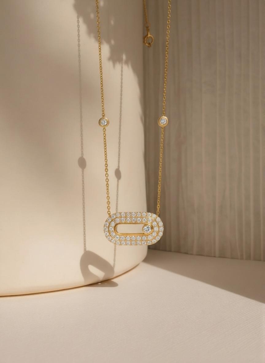 Collier barre pavée à diamant