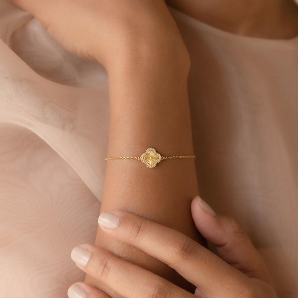 Bracelet trèfle à quatre feuilles doré