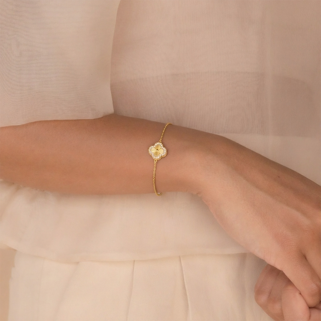 Bracelet trèfle à quatre feuilles doré