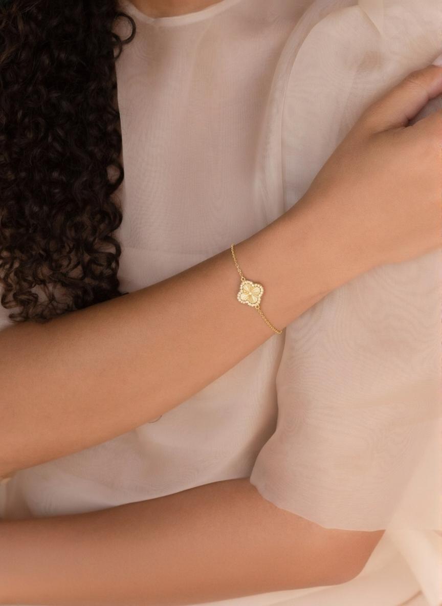 Bracelet trèfle à quatre feuilles doré
