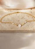 Bracelet de fleur blanche en nacre