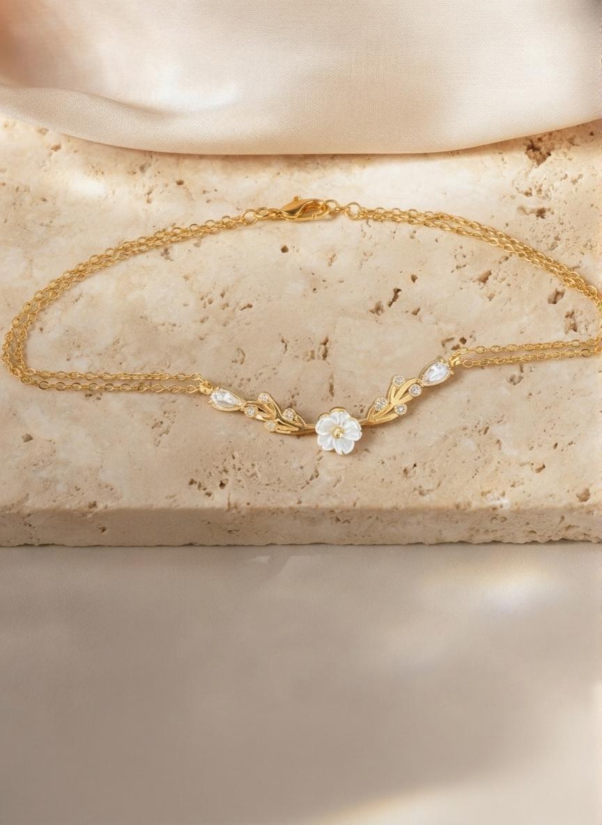Bracelet de fleur blanche en nacre