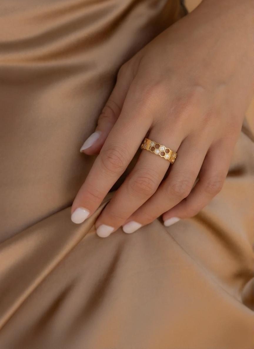 Bague en diamant ruche d'abeille